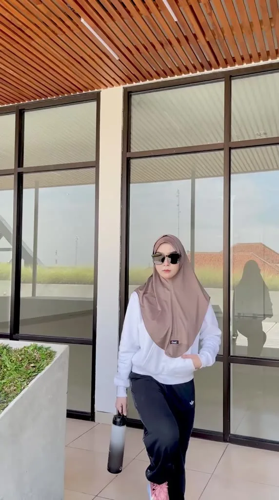 Quail Hijab - Khalsya Daily Hijab | Jilbab Kerudung Instan Lubang Kacamata Masker Praktis Santai Jersey Premium — foto 6